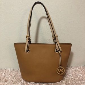 Micheal Kors purse 👜